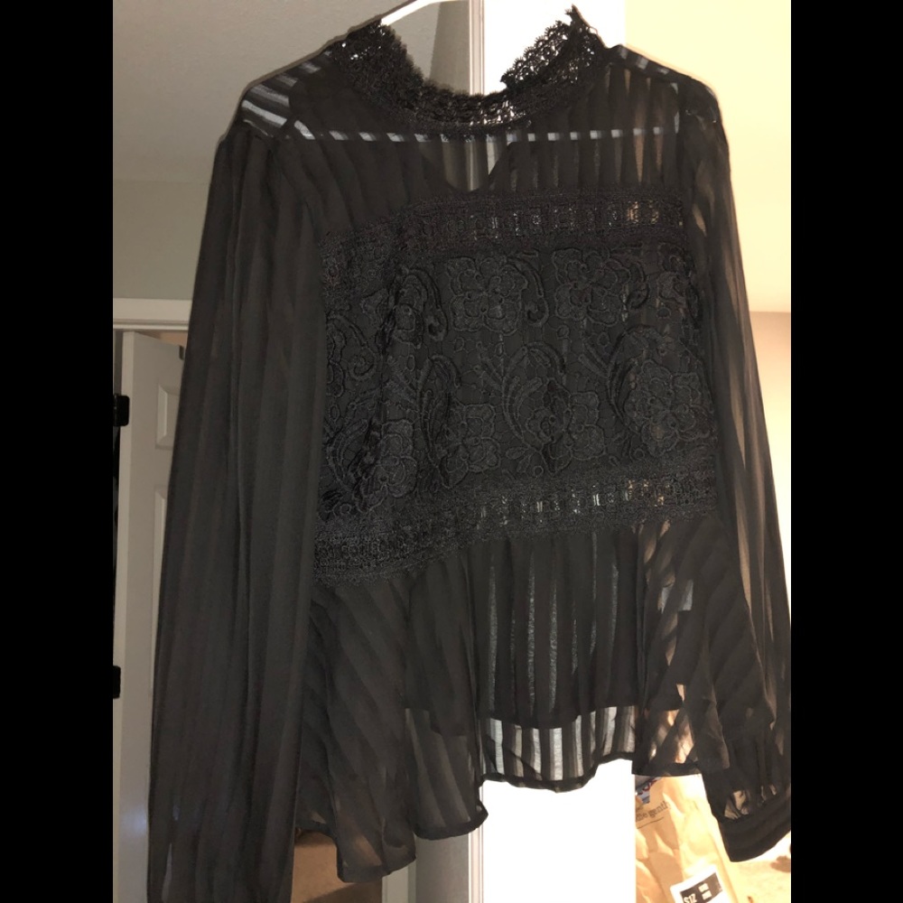 Lace black top
